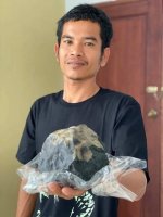 hutagalung-with-meteorite.jpg