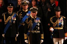 Queen-Elizabeths-1st-Vigil-Charles-Anne-Andrew-Edward-Hold-15-Minute-Ceremony-010.jpg Queen-Elizabeths-1st-Vigil-Charles-Anne-Andrew-Edward-Hold-15-Minute-Ceremony-010.jpg