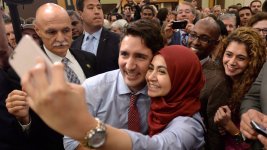 trudeau-selfie.jpg