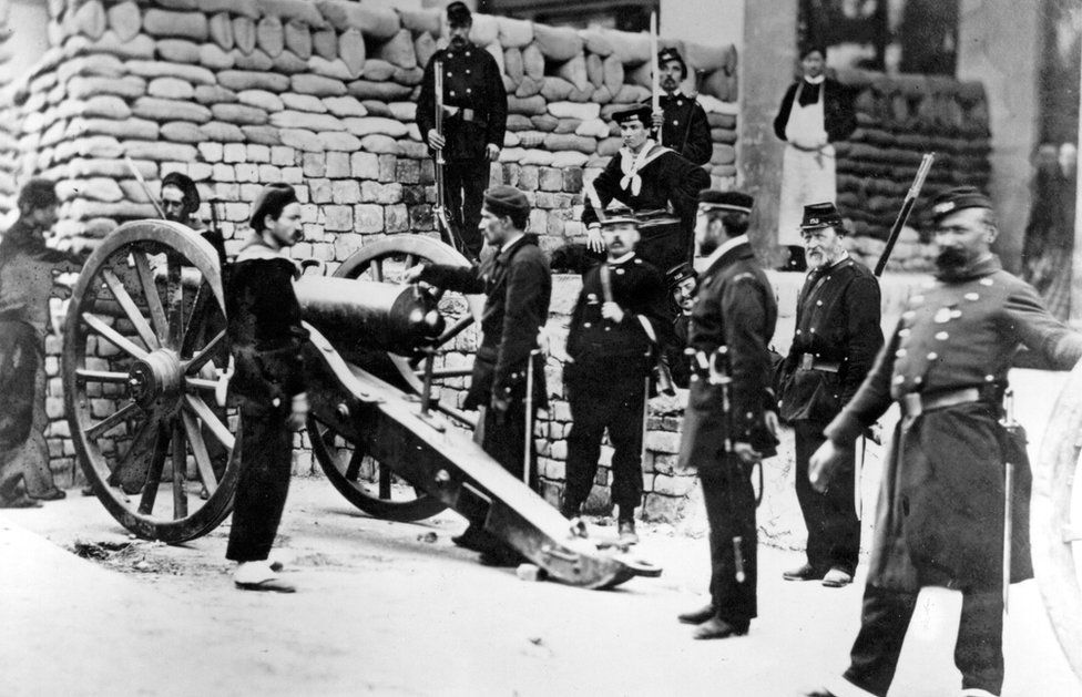 Soldiers and a gun at the barricade at the Rue Castiglione during the conflict between the authorities and the radicals declaring the Paris Commune