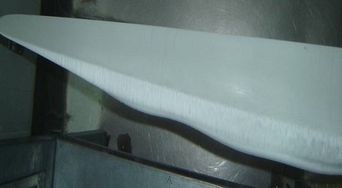 Ice accretion on leading edge of turbine blade